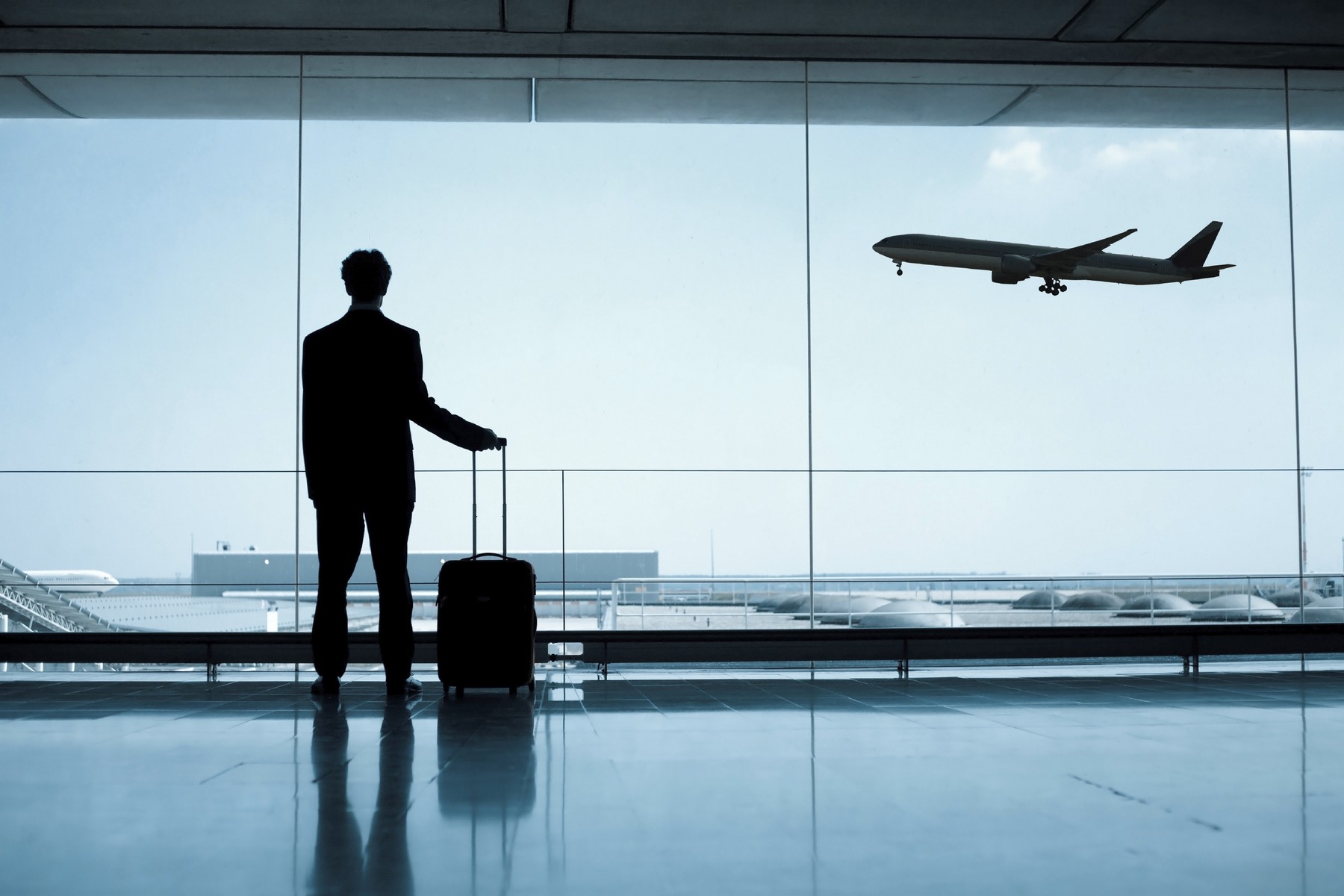Los trabajadores pueden obtener una compensación privada por los retrasos o cancelaciones de vuelos durante los viajes de negocios