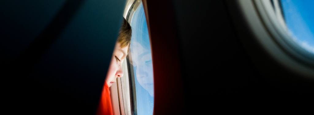Sfaturi utile despre călătoria cu avionul cu copiii