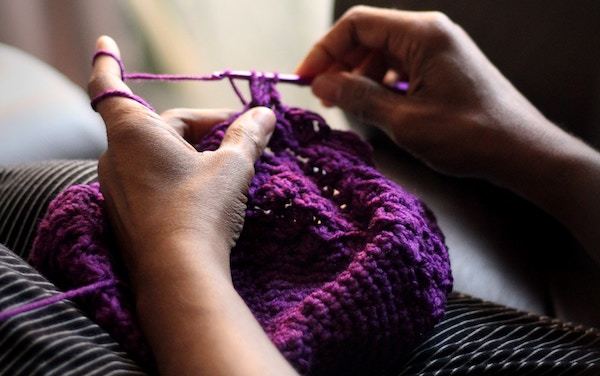 Can you bring knitting needles on a plane?