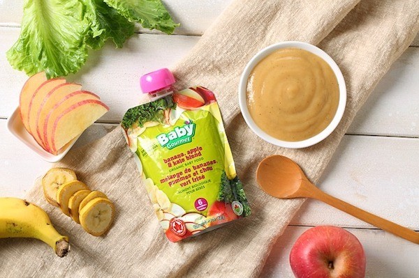 aliments pour bébés, jus et fruits. 