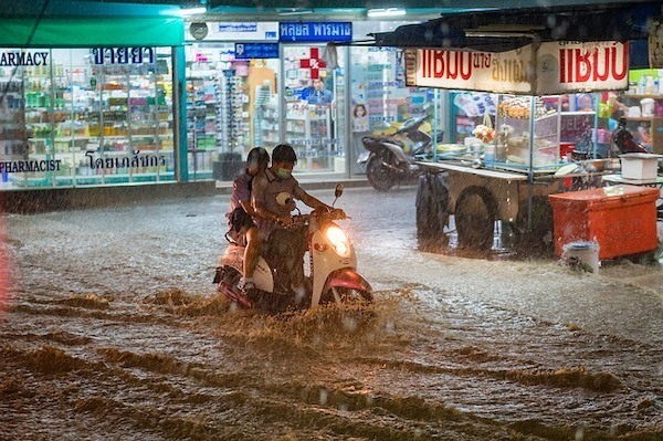 Couple braving the flood