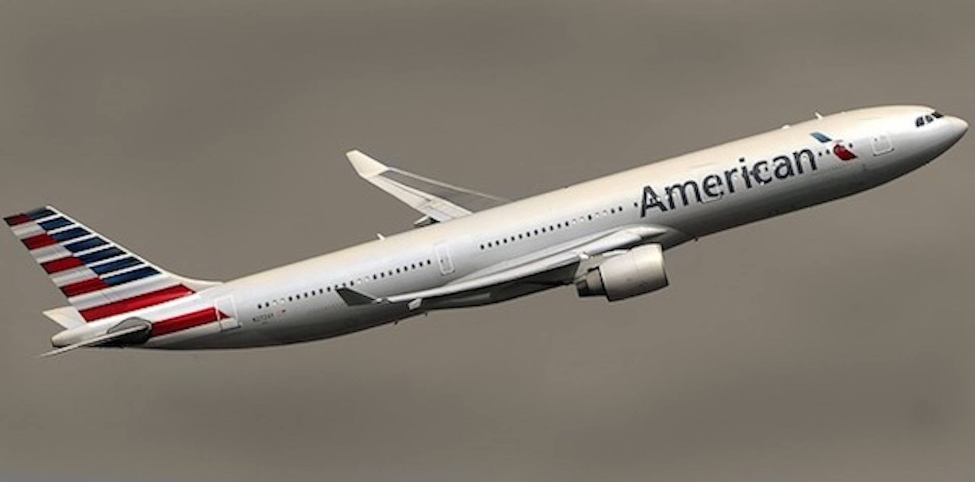 american airlines plane taking off